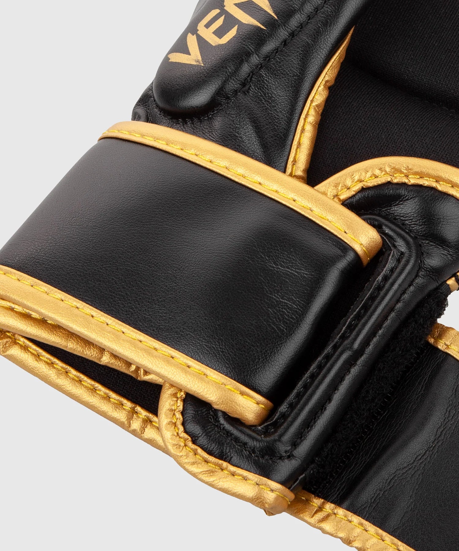 Sparring Gloves Venum Challenger 3.0 - Black/Gold Image 4Sparring Gloves Venum Challenger 3.0 - Black/Gold Image 6