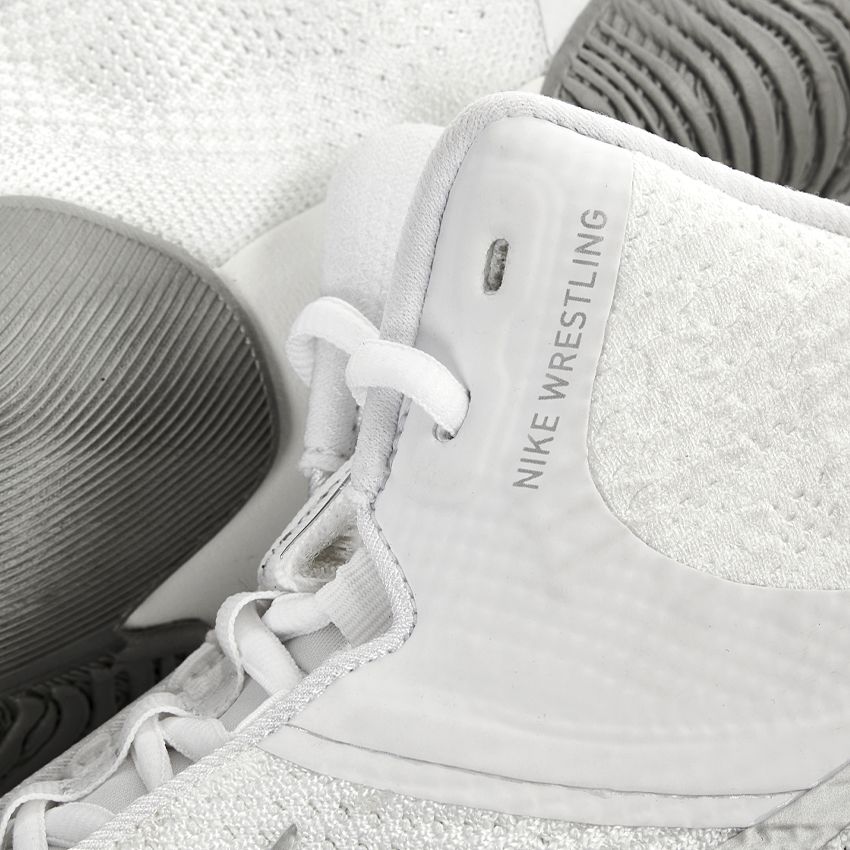 Nike Tawa Junior Wrestling Boots showcasing traction and sidewall wrap for extreme angles.