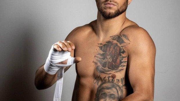 Vasyl Lomachenko, boxing, boxing gloves, 10oz boxing gloves, 12oz boxing gloves, 14oz boxing gloves, 16oz boxing gloves, kickboxing gloves, mma gloves, focus pads, hook and jab mitts, punch mitts, kids boxing gloves, kids head guard, boxing head guard