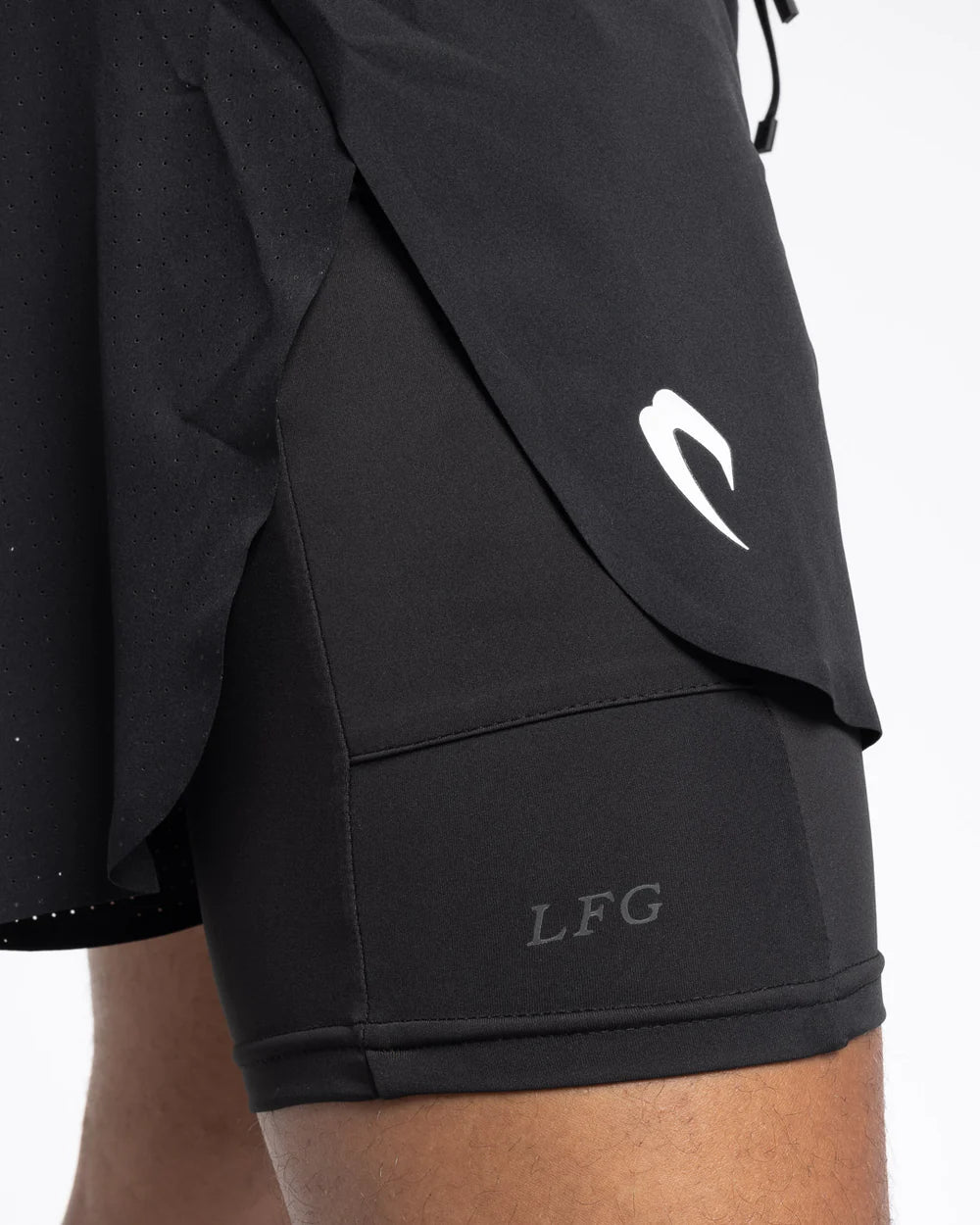 Inner legging phone pocket detail on Boxraw Tunero 2-in-1 Shorts Black image 2