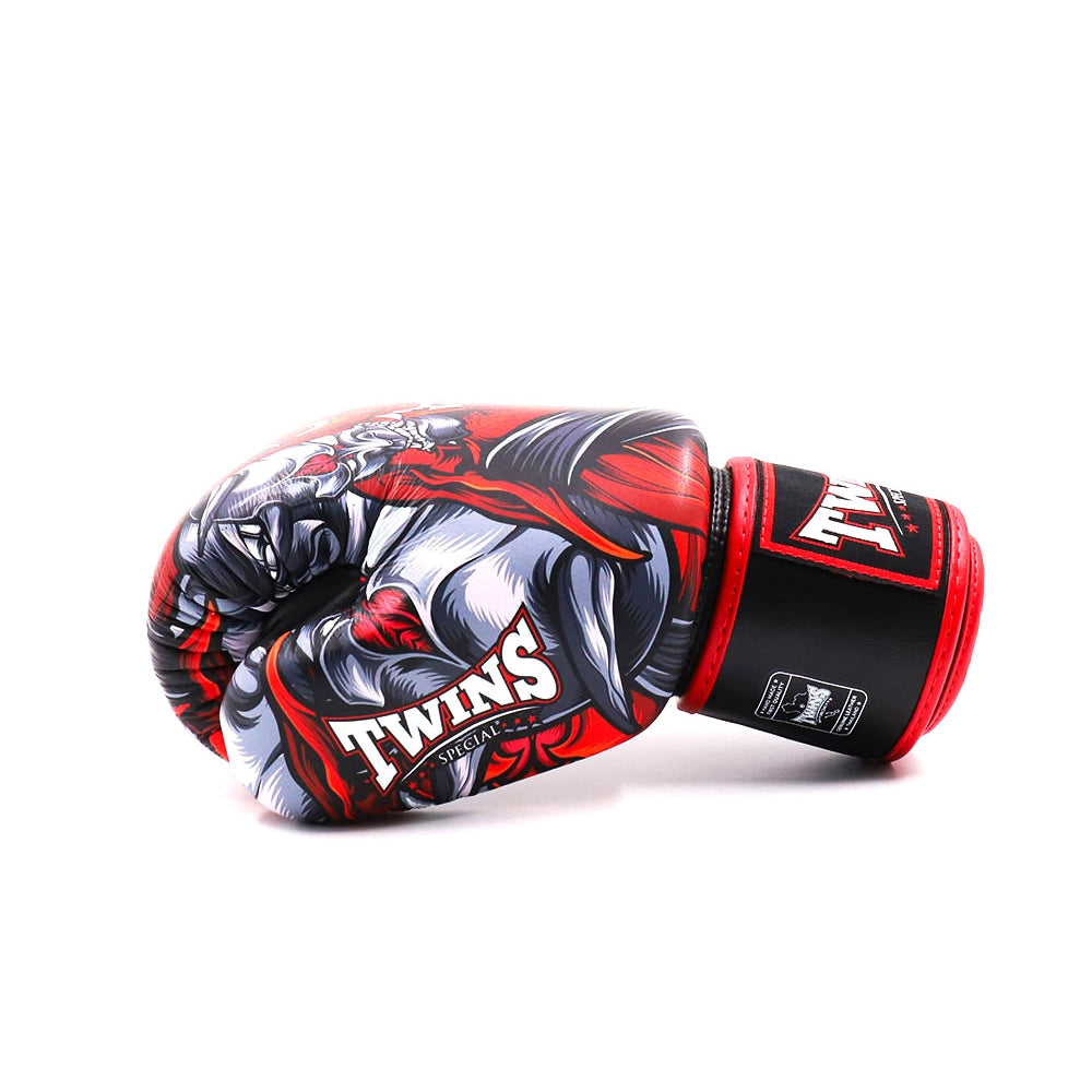 side view of Twins Kabuki gloves showing artwork and cuff